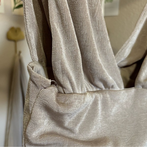 ୨୧ ・゚✧ Miss Lola Deep V Neck Cami Sleeveless Tank - Picture 8 of 8